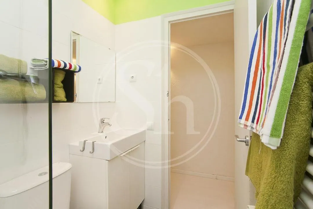 Borrell Apartment Barcelona
