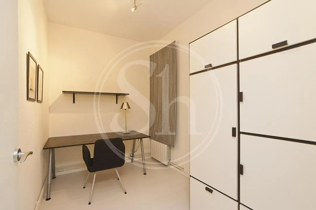 Borrell Apartment Barcelona